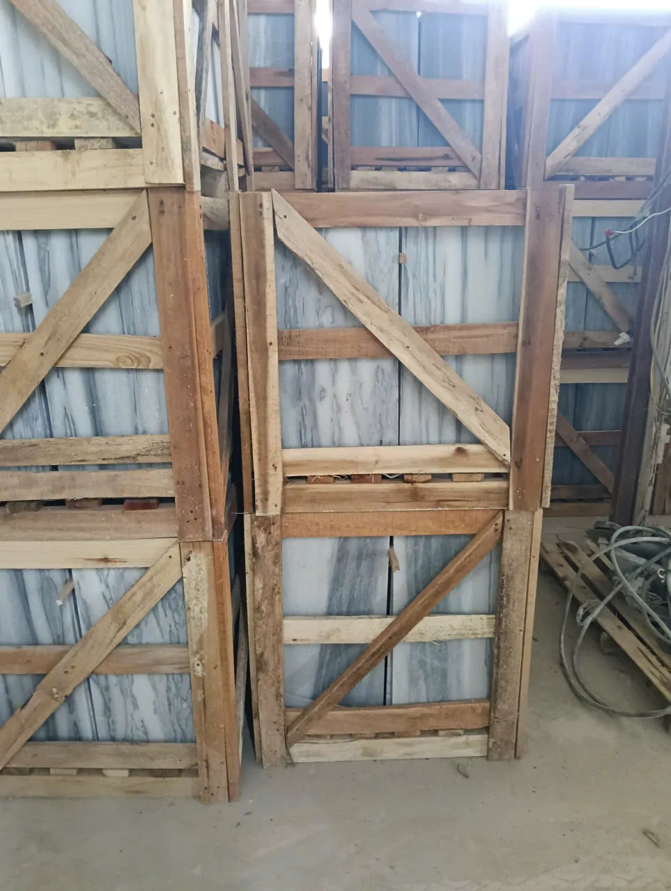 Đá trắng Quỳ Hợp đóng kiện gỗ