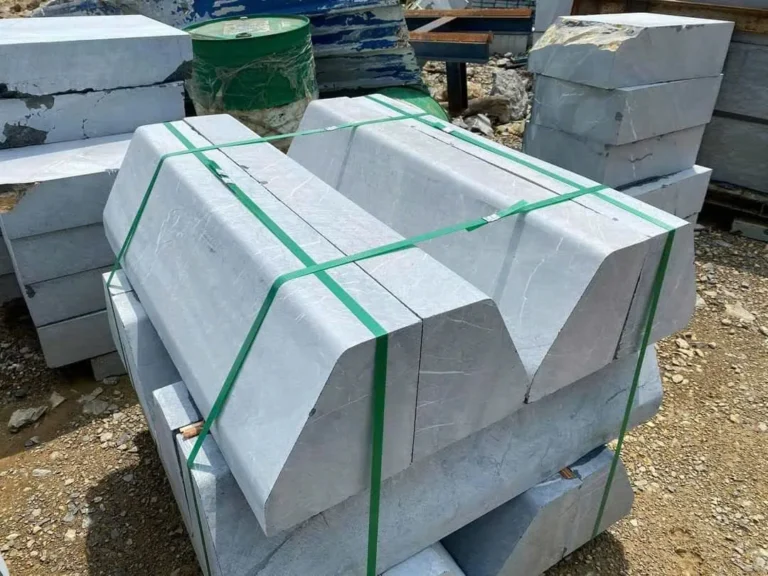 Kiện bó vỉa và đá granit đóng đai