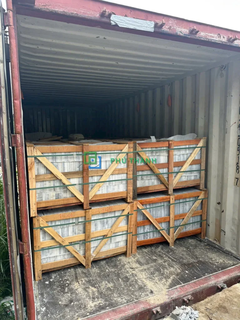Container xếp kiện đá Quỳ Hợp