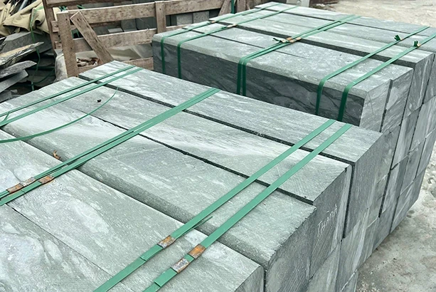 Kiện đá xanh rêu đóng đai