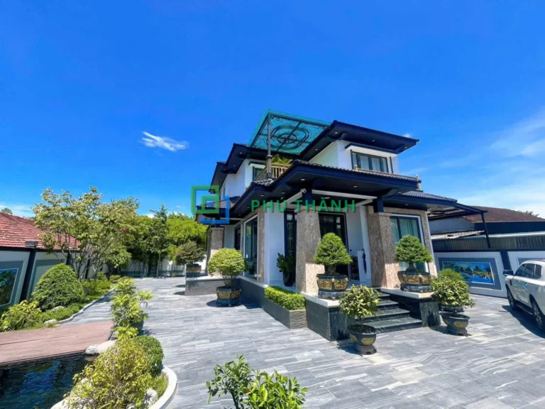 Sân biệt thự lát đá sọc vân mây Quỳ Hợp