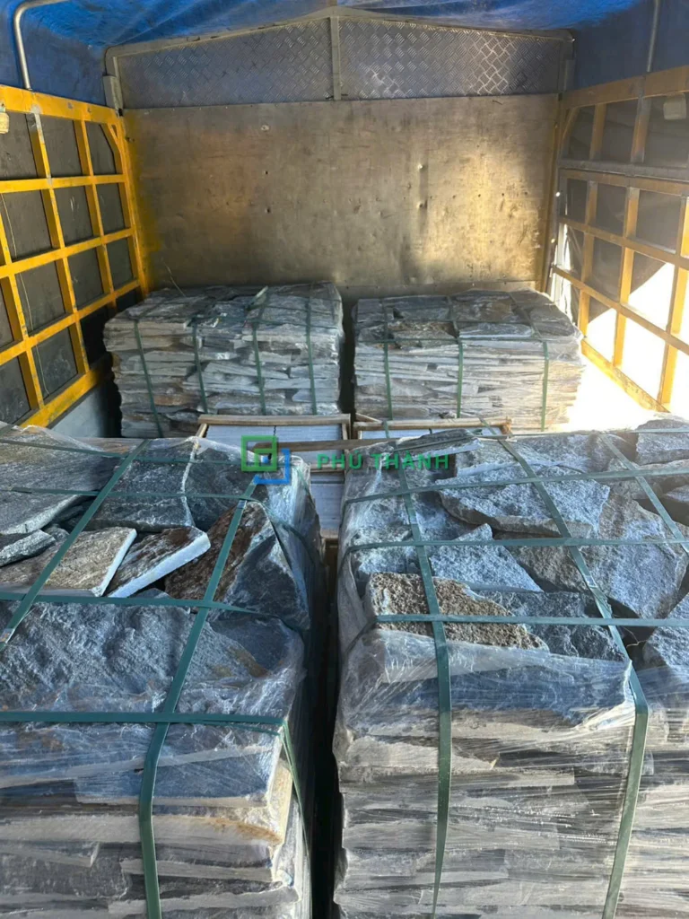 Thùng xe chở đá rối Quỳ Hợp